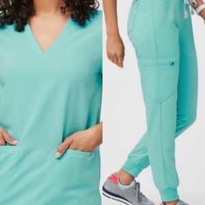 Figs fresh aqua casma top and Zamora bottoms, size medium